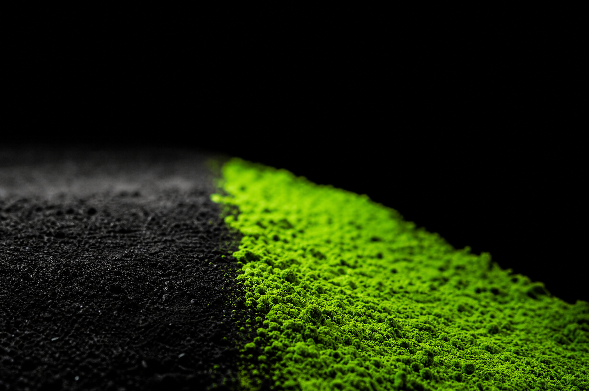Primo piano sul bordo della linea di demarcazione, un lato in verde lime
